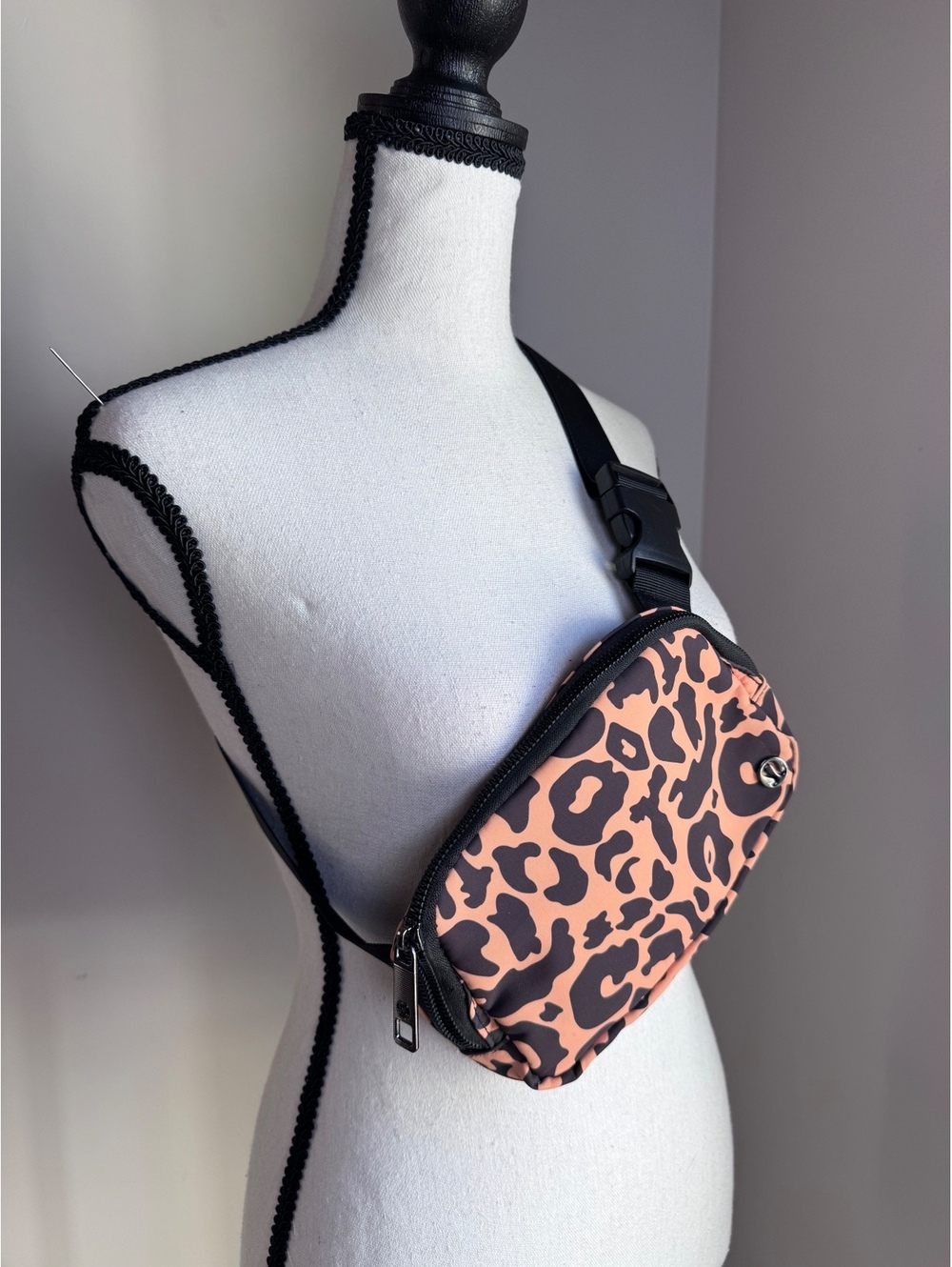 Rare Lululemon Leopardo Shift Midi Desert khaki multi Print Everywhere Belt Bag